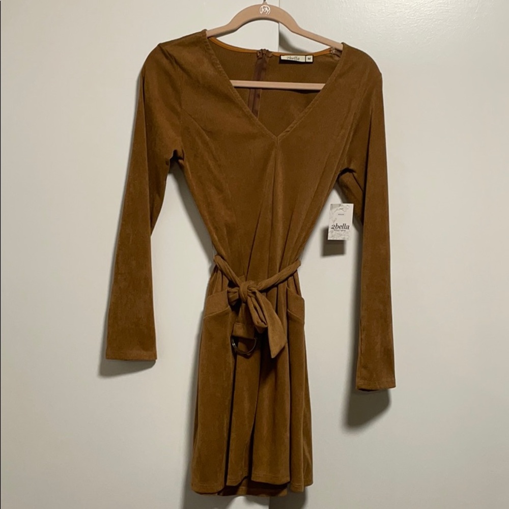 Beautiful tie belt long sleeve dress